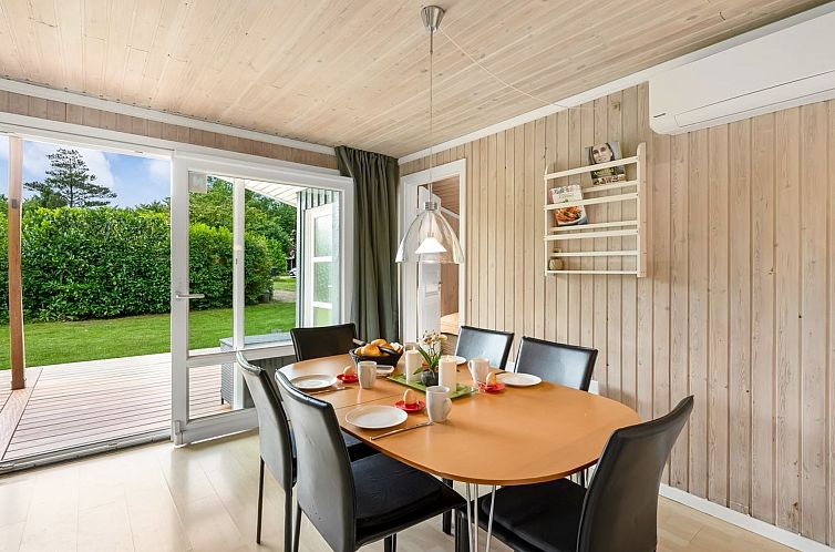 Vakantiehuis "Ellie" - 500m from the sea