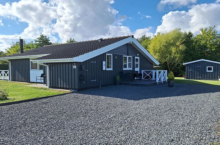 Vakantiehuis "Akari" - 400m from the sea