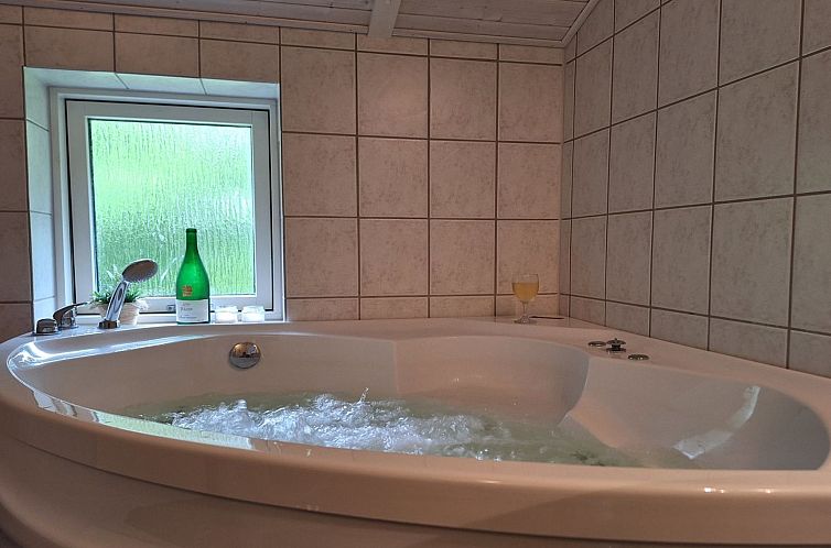 Vakantiehuis "Gustava" - 700m from the sea