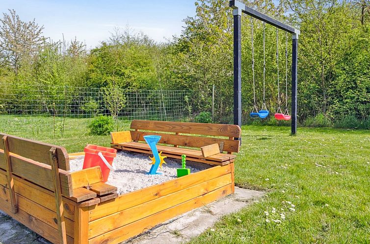 Vakantiehuis "Snari" - 700m from the sea