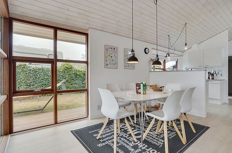 Vakantiehuis "Snari" - 700m from the sea
