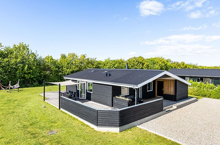 Vakantiehuis "Helmtrud" - 700m from the sea