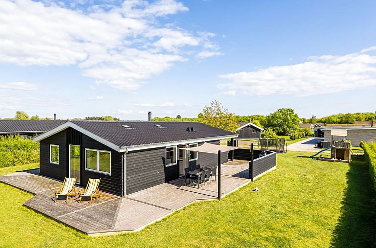 Vakantiehuis "Helmtrud" - 700m from the sea