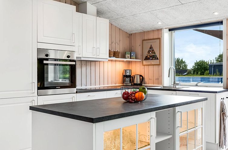 Vakantiehuis "Helmtrud" - 700m from the sea