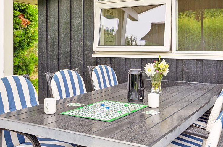 Vakantiehuis "Eljena" - 700m from the sea