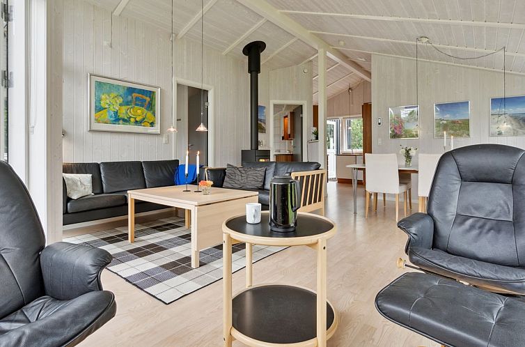 Vakantiehuis "Eljena" - 700m from the sea