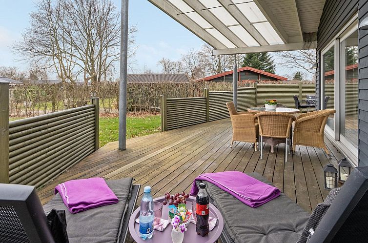Vakantiehuis "Tayana" - 700m from the sea