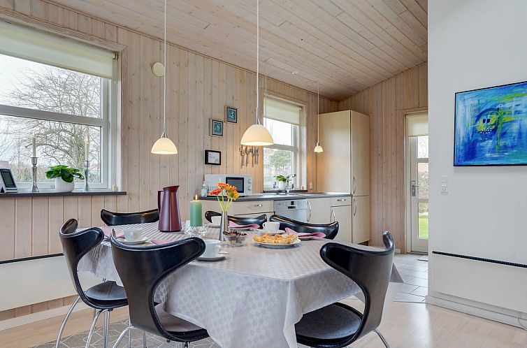 Vakantiehuis "Tayana" - 700m from the sea