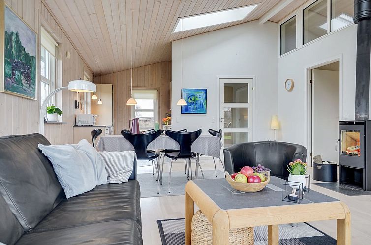 Vakantiehuis "Tayana" - 700m from the sea