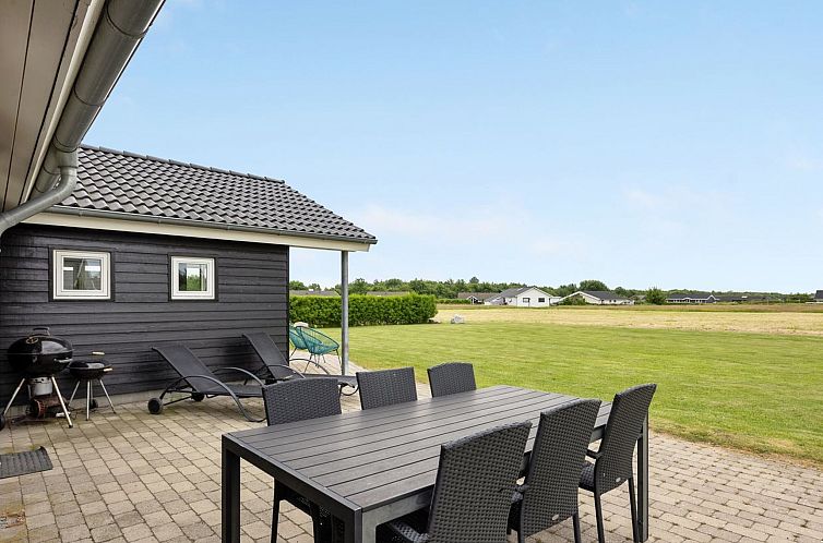 Vakantiehuis "Finja" - 500m from the sea