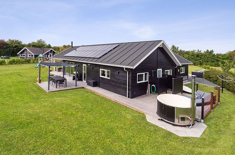 Vakantiehuis "Amdi" - 700m from the sea