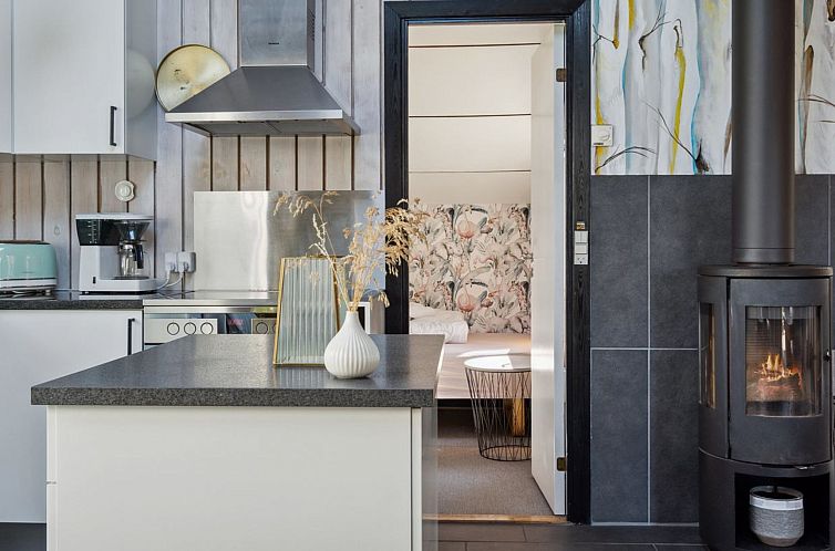 Vakantiehuis "Nane" - 80m from the sea