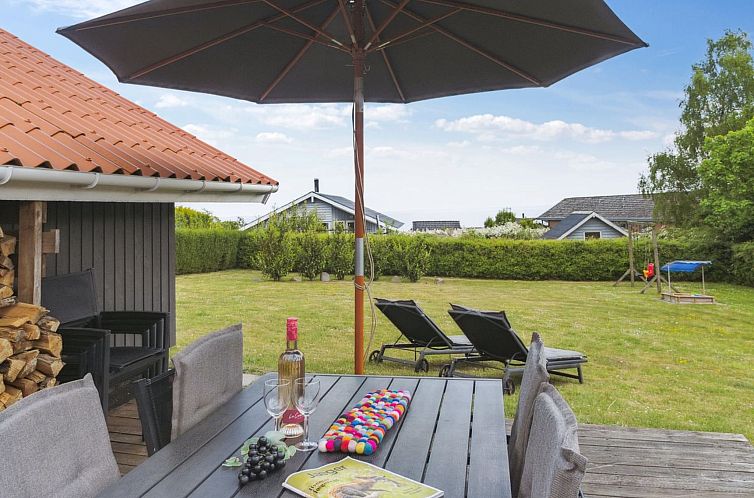 Vakantiehuis "Bessi" - 200m from the sea