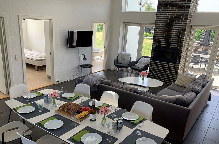 Vakantiehuis "Bessi" - 200m from the sea