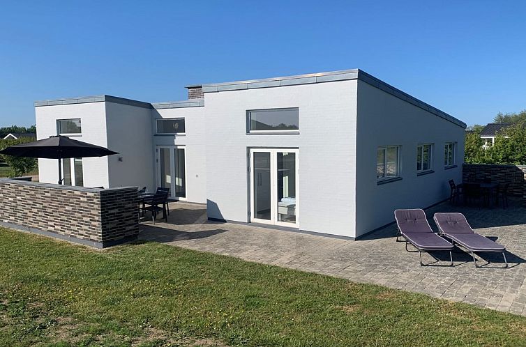 Vakantiehuis "Bessi" - 200m from the sea