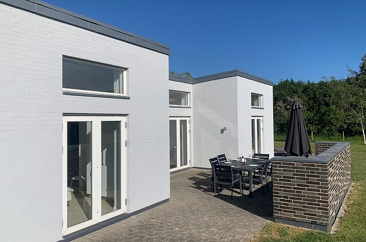 Vakantiehuis "Bessi" - 200m from the sea