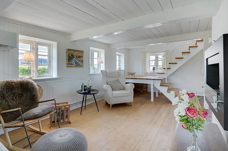 Vakantiehuis "Joona" - 600m from the sea