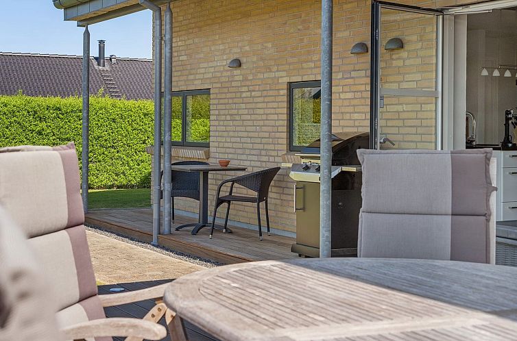 Vakantiehuis "Hans" - 700m from the sea