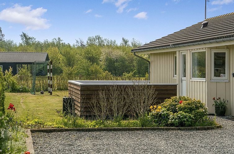 Vakantiehuis "Virpi" - 400m from the sea