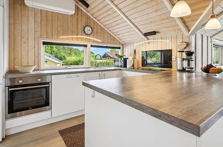 Vakantiehuis "Frosina" - 300m from the sea