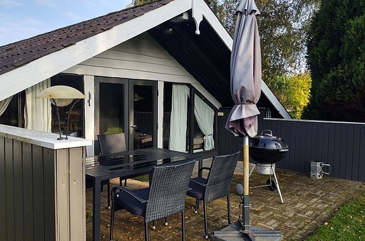 Vakantiehuis "Rieke" - 300m from the sea