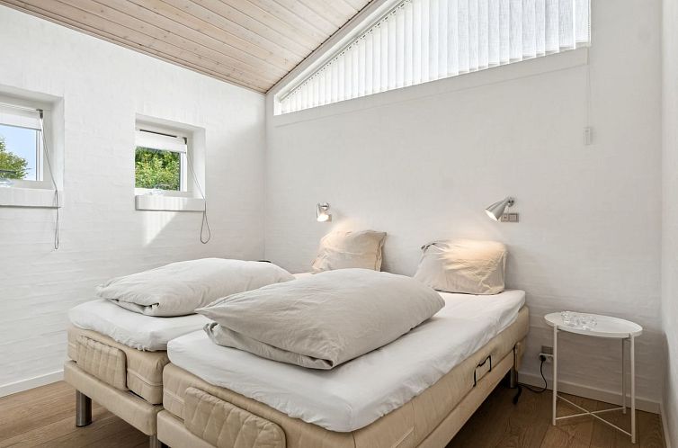 Vakantiehuis "Ano" - 950m from the sea
