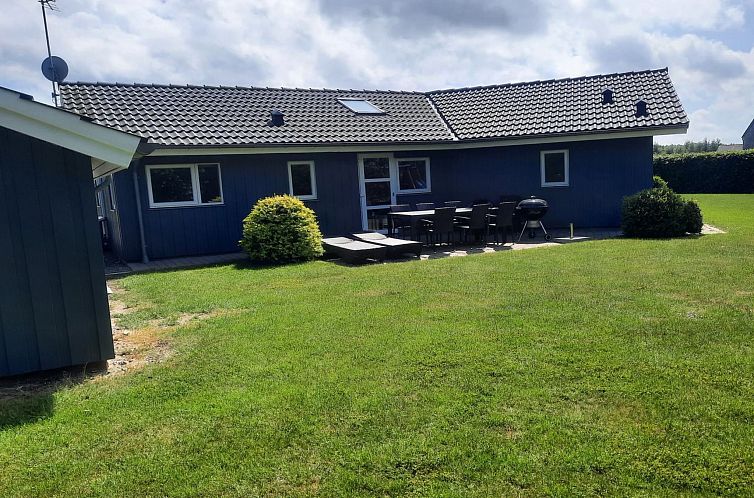 Vakantiehuis "Toja" - 700m from the sea