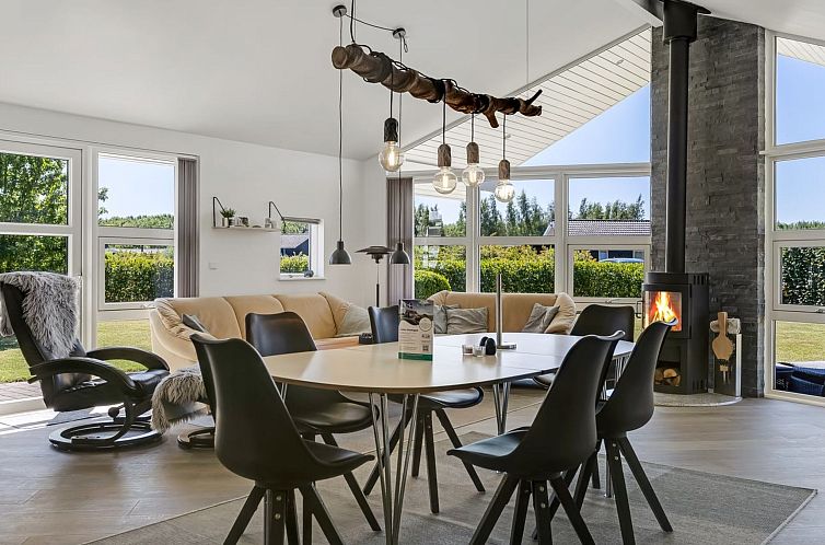 Vakantiehuis "Toja" - 700m from the sea