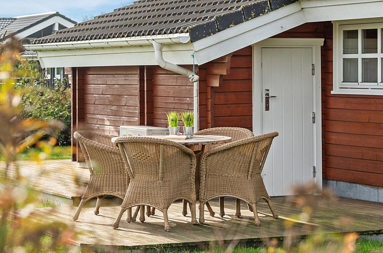 Vakantiehuis "Ruusu" - 300m from the sea