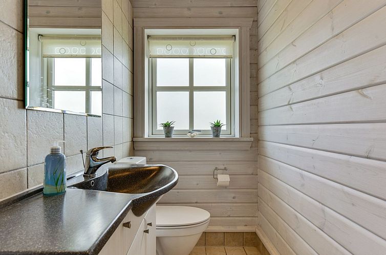 Vakantiehuis "Ruusu" - 300m from the sea