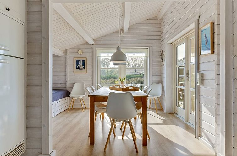 Vakantiehuis "Ruusu" - 300m from the sea