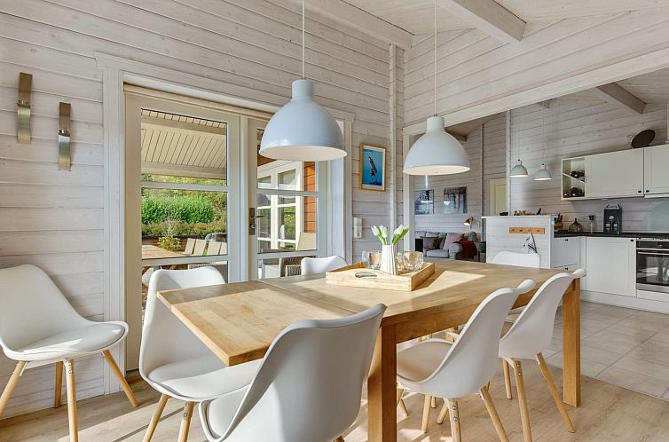 Vakantiehuis "Ruusu" - 300m from the sea