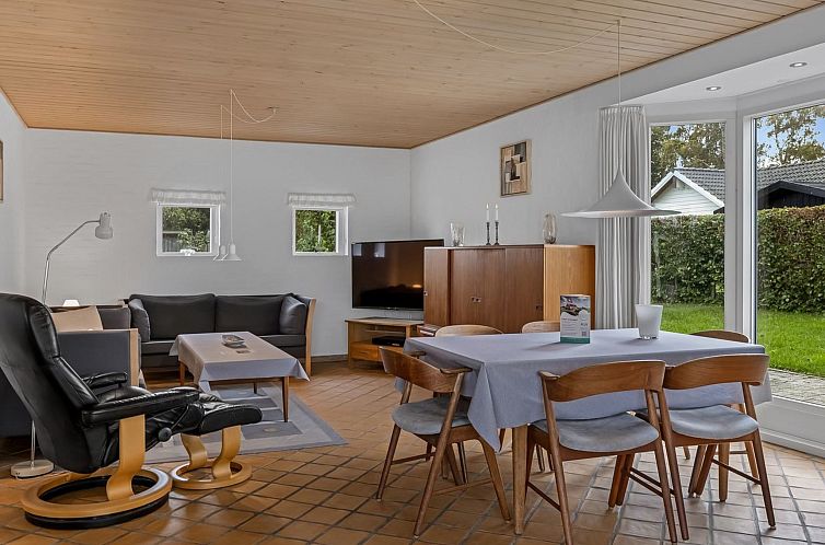 Vakantiehuis "Ruusu" - 300m from the sea