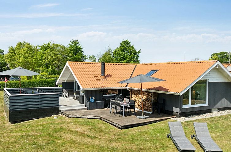 Vakantiehuis "Bessi" - 200m from the sea