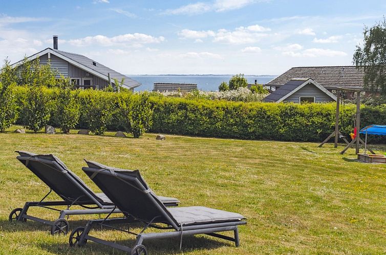 Vakantiehuis "Bessi" - 200m from the sea