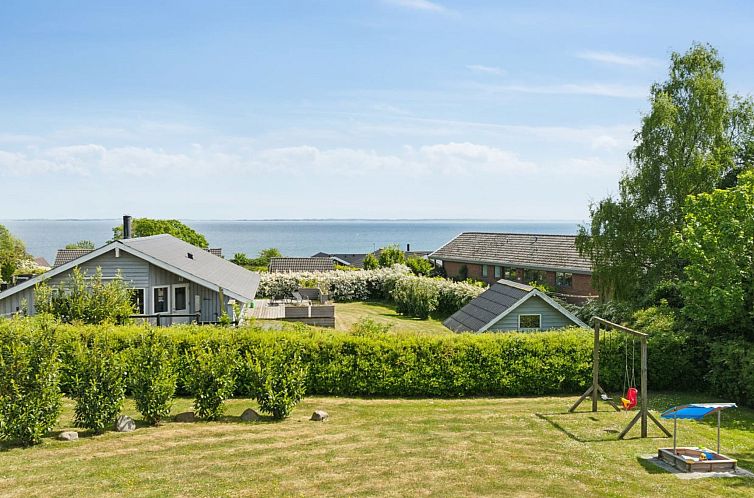 Vakantiehuis "Bessi" - 200m from the sea