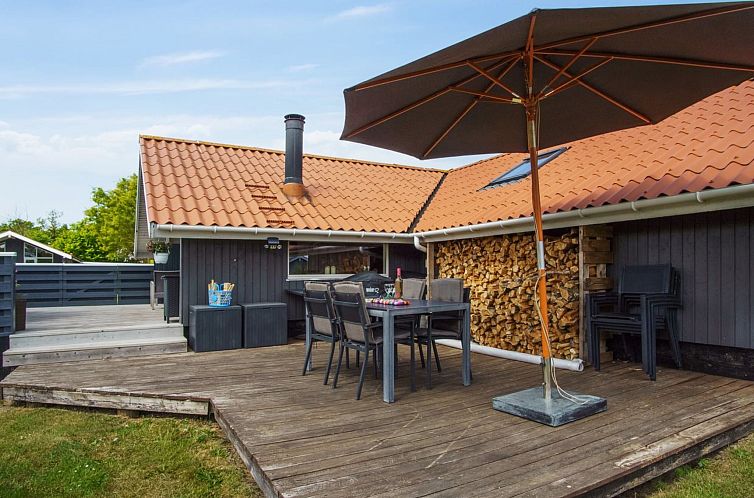 Vakantiehuis "Bessi" - 200m from the sea