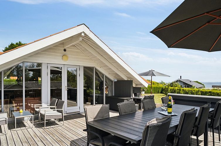 Vakantiehuis "Bessi" - 200m from the sea