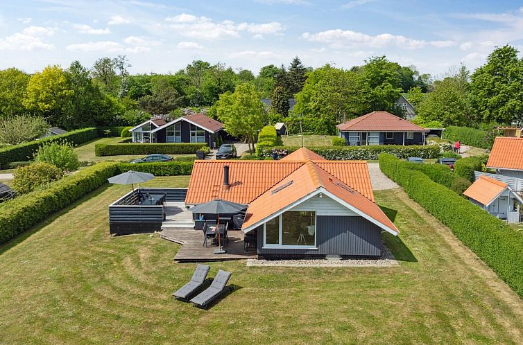 Vakantiehuis "Bessi" - 200m from the sea