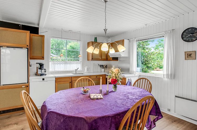 Vakantiehuis "Annica" - 150m from the sea