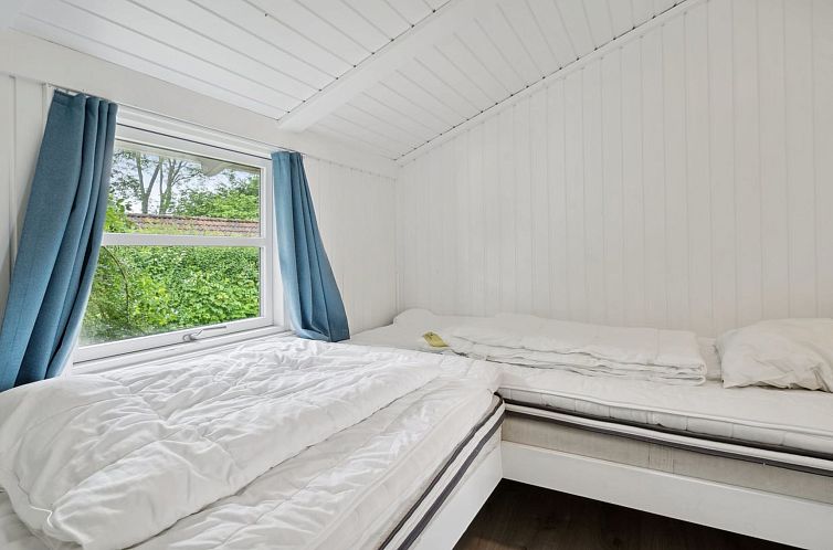 Vakantiehuis "Annica" - 150m from the sea