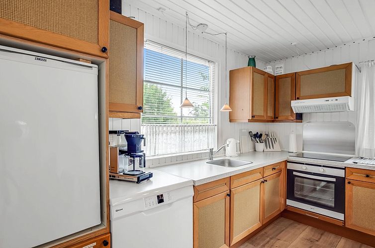 Vakantiehuis "Annica" - 150m from the sea