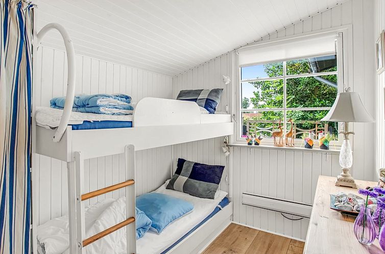 Vakantiehuis "Annica" - 150m from the sea