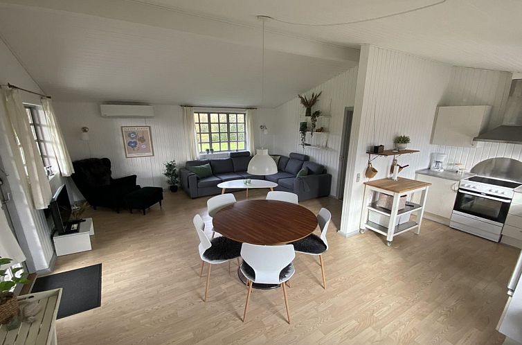 Vakantiehuis "Zuhra" - 680m from the sea