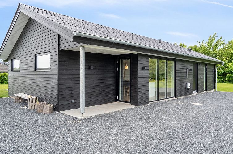 Vakantiehuis "Danika" - 650m from the sea