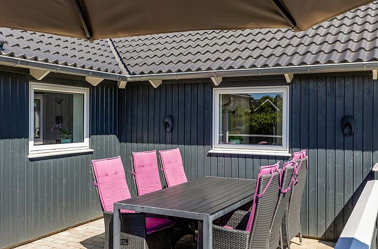 Vakantiehuis "Danika" - 650m from the sea