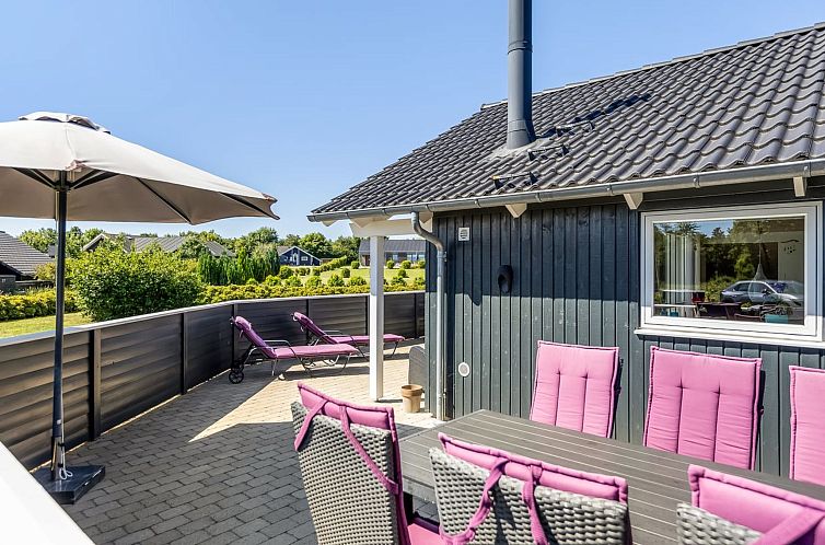 Vakantiehuis "Danika" - 650m from the sea