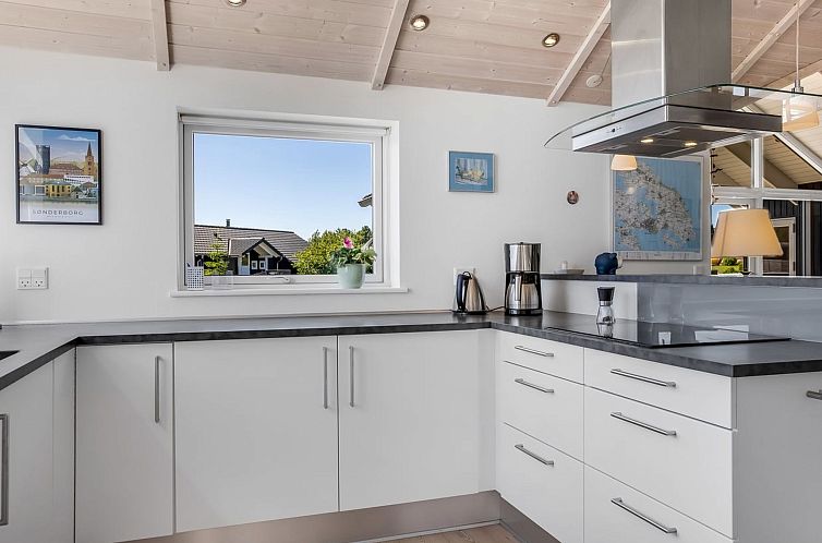 Vakantiehuis "Danika" - 650m from the sea