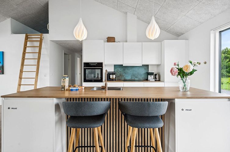 Vakantiehuis "Danika" - 650m from the sea