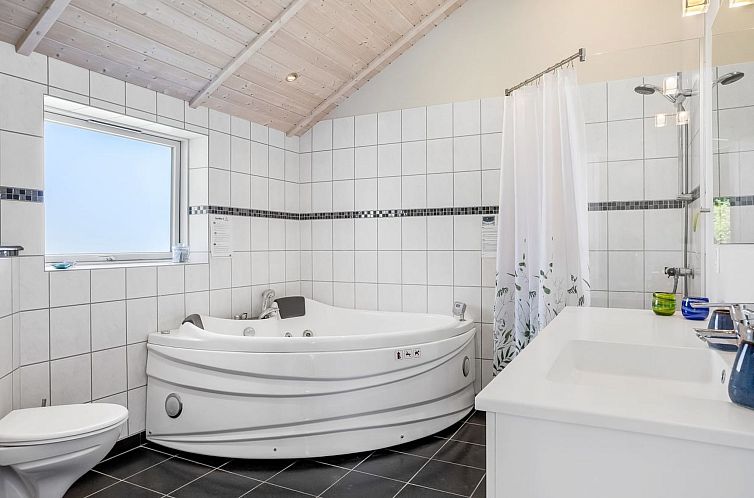 Vakantiehuis "Danika" - 650m from the sea